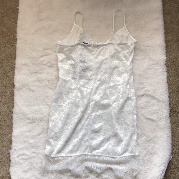 Pretty Little Thing PLT white satin lace body in dress - Picture 6 of 11